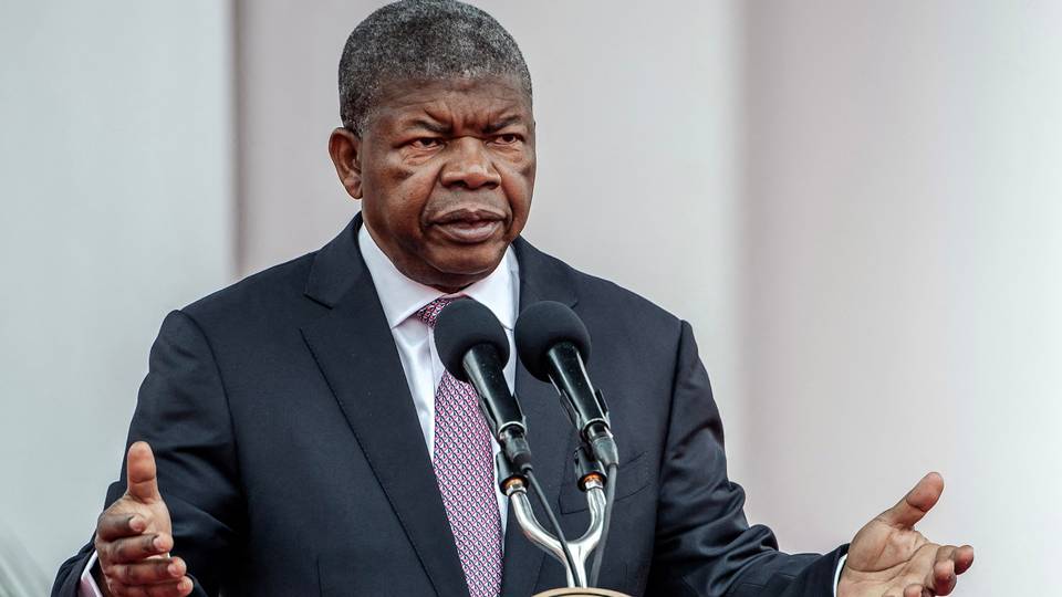 Biden hosts Angolan president as promised visit to Africa slips