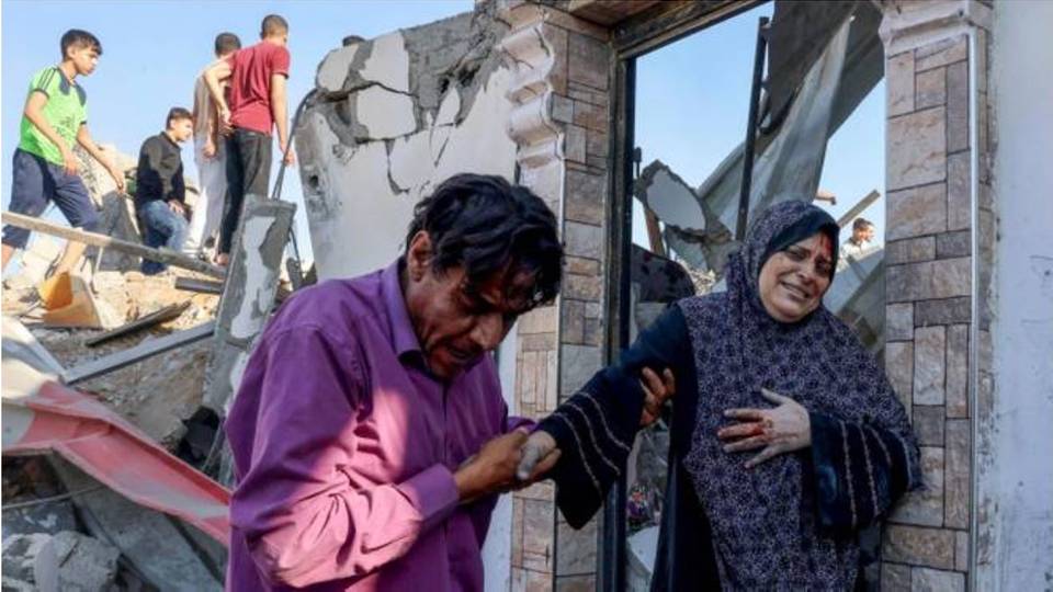 Live Updates: Egypt receives Gaza's wounded, sick