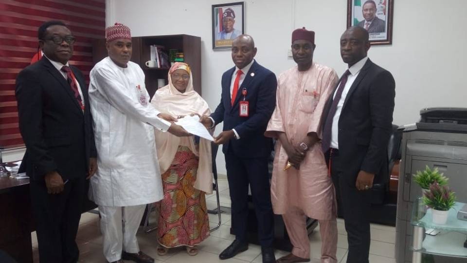 Badaƙalar naira biliyan huɗu: EFCC ta gano tare da miƙa wa ƴan fansho na jihar Kano gidaje 324