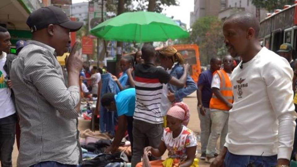Le colportage de rue : Une bouée de sauvetage pour les jeunes de la capitale du Kenya