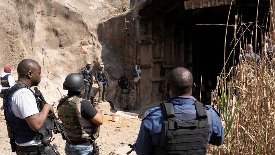 Afrique du Sud : Des gangs ont "forcé" les mineurs illégaux à travailler