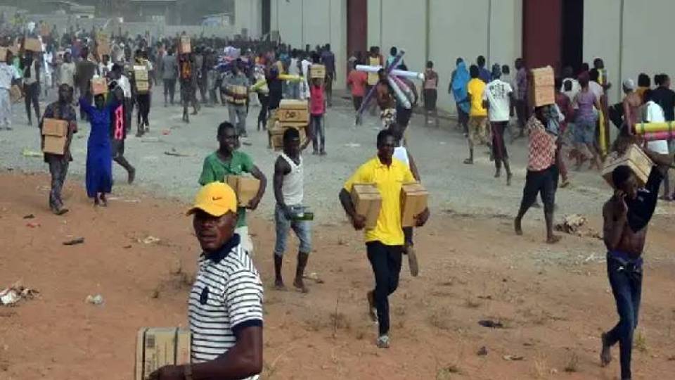Citizens loot foodstuff at Nigeria government store