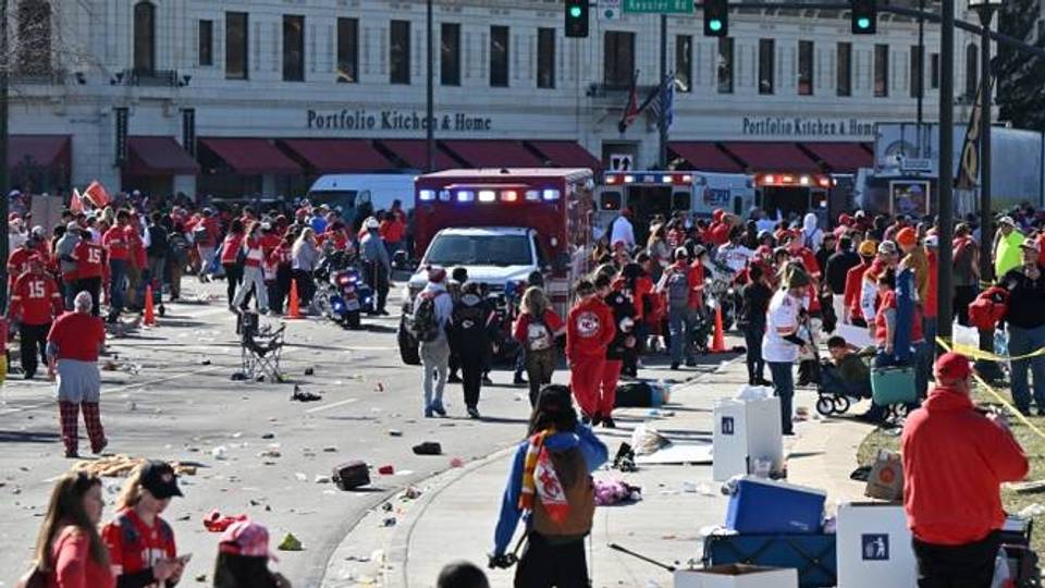 Shooting at Chiefs Super Bowl parade kills one, injures 21