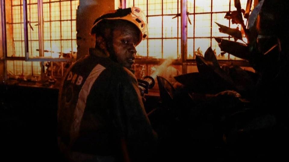 Kenya gas blast: Officials step aside as president slams 'corruption'
