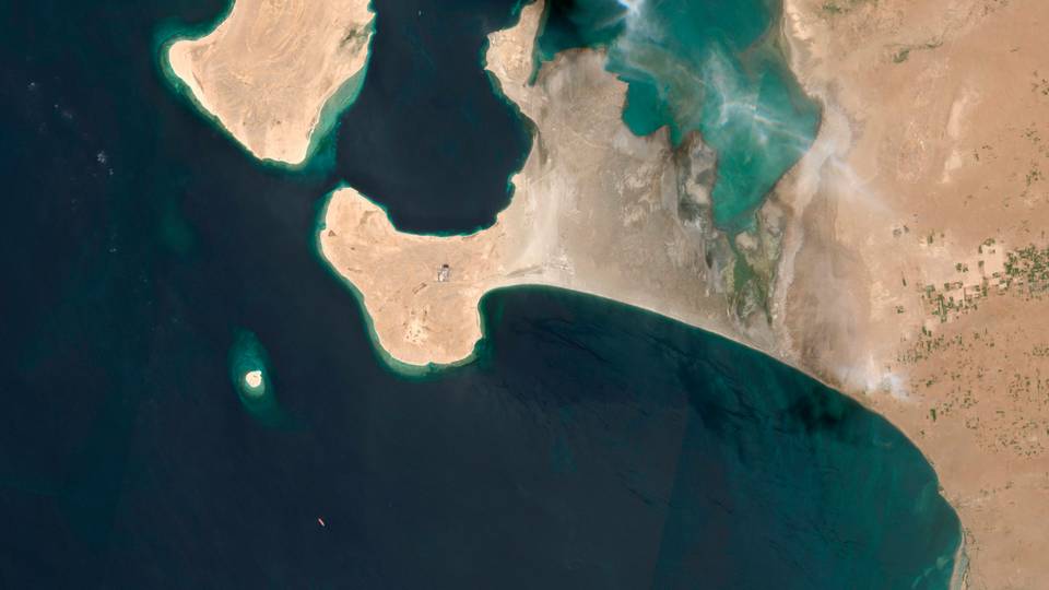 Houthis say they targeted US navy ship in Gulf of Aden