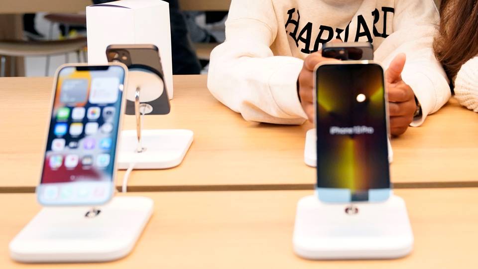 US sues Apple for 'monopolising' smartphone market