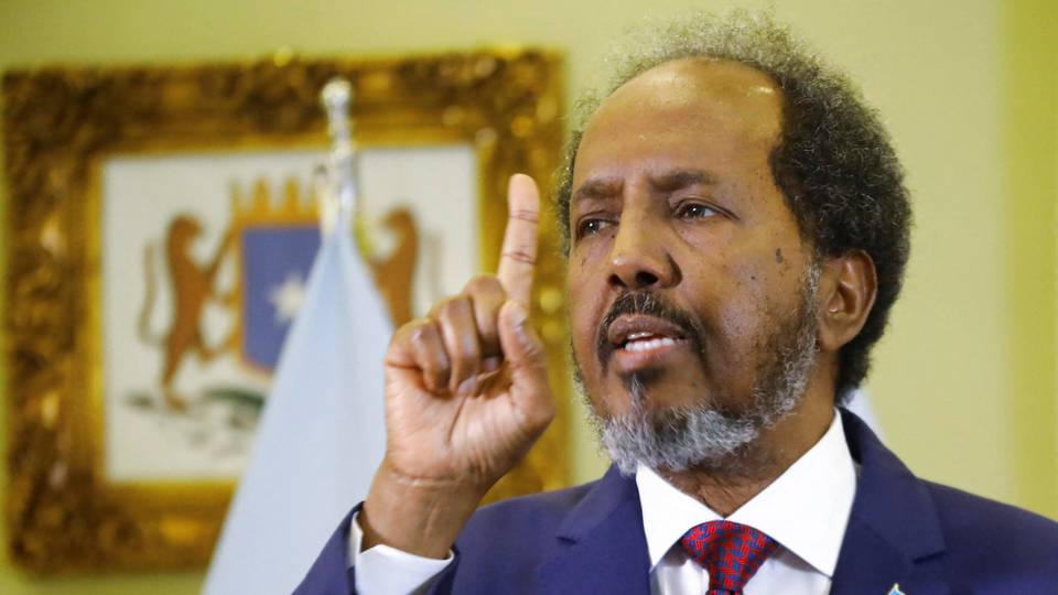 Somalia bans arms trade by non-state entities