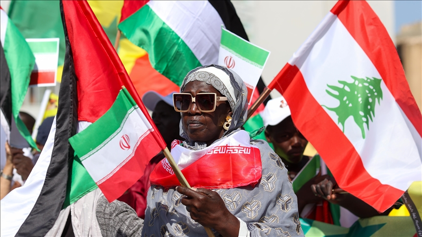 Des Sénégalais manifestent à Dakar pour dénoncer les frappes en Iran et au Liban