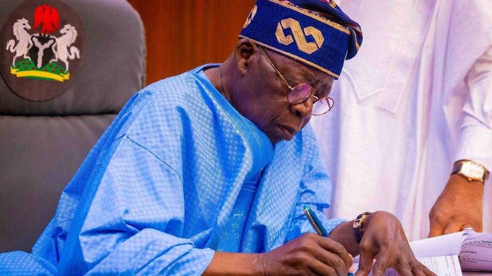 Tinubu ya bukaci Majalisar Dattawa ta amince ya ciyo bashin dala biliyan 8