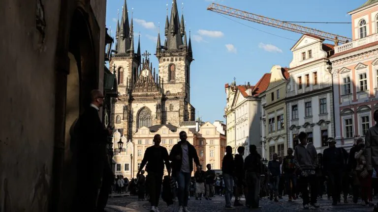Hauhawar Farashi da Raguwar Ci Gaba Sun Addabi Czech Republic