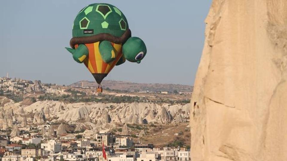 'Flying animals' adorn Cappadocia's sky