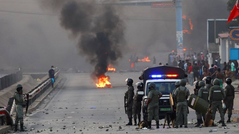 Protests in Mozambique grow as opposition disputes vote results