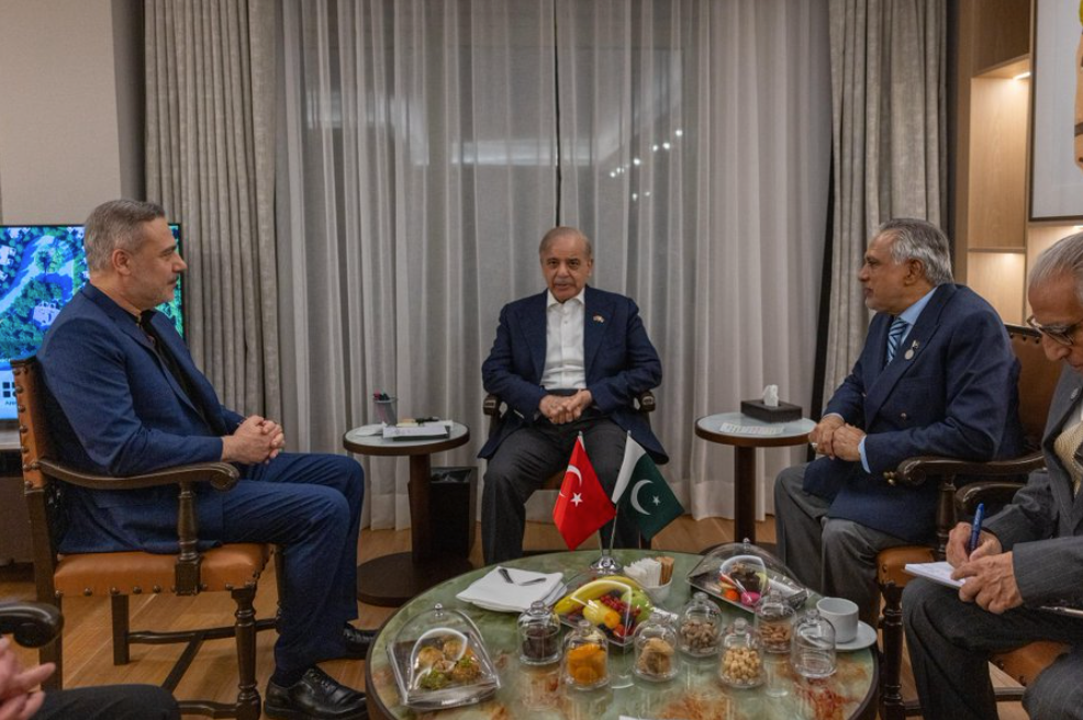 Fidan rencontre Sharif à Antalya sur fond d'efforts de paix entre les États-Unis et l'Iran