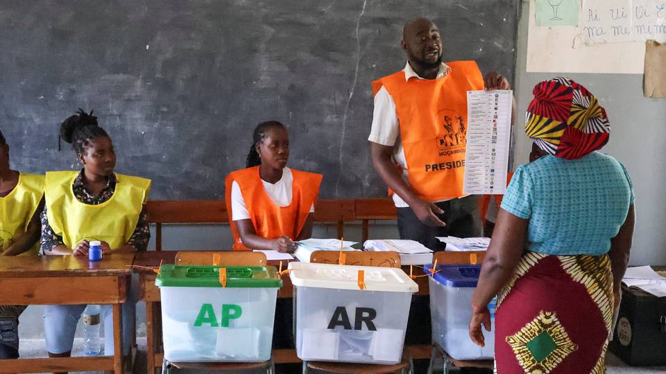 Mozambique elections: Ruling party's Chapo on course to win