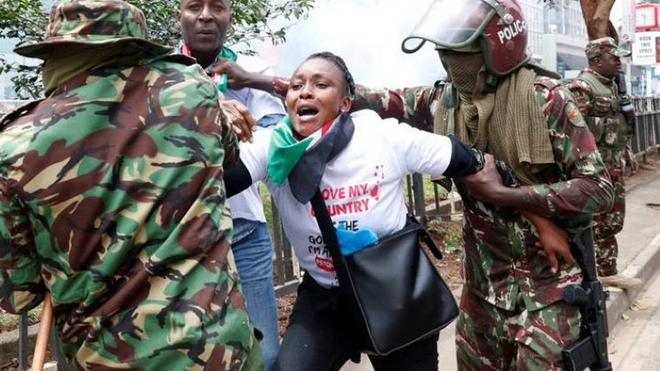 Les manifestations au Kenya suscitent un nouveau "séisme de jeunesse" dans toute l'Afrique