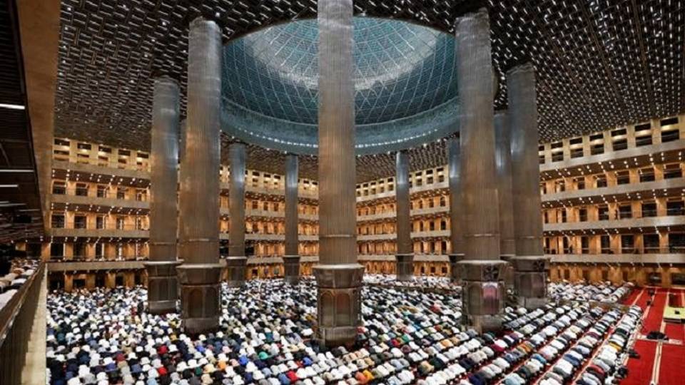 Fafaroma zai ziyarci Masallacin Istiklal da ke Indonesia don kyautata zaman lafiya