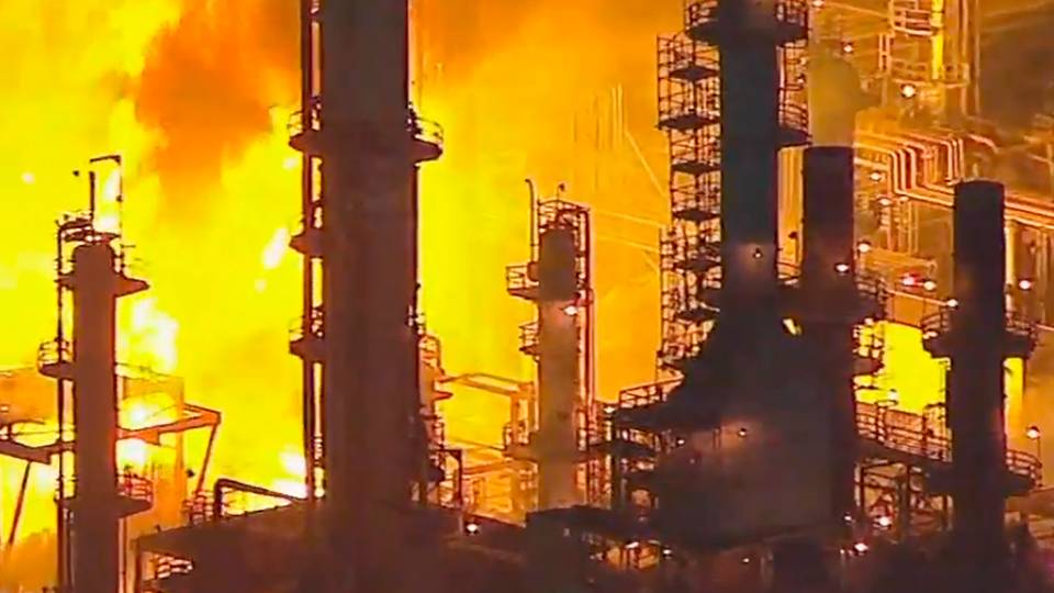 Fire erupts at refinery in Sudan's capital amid fighting