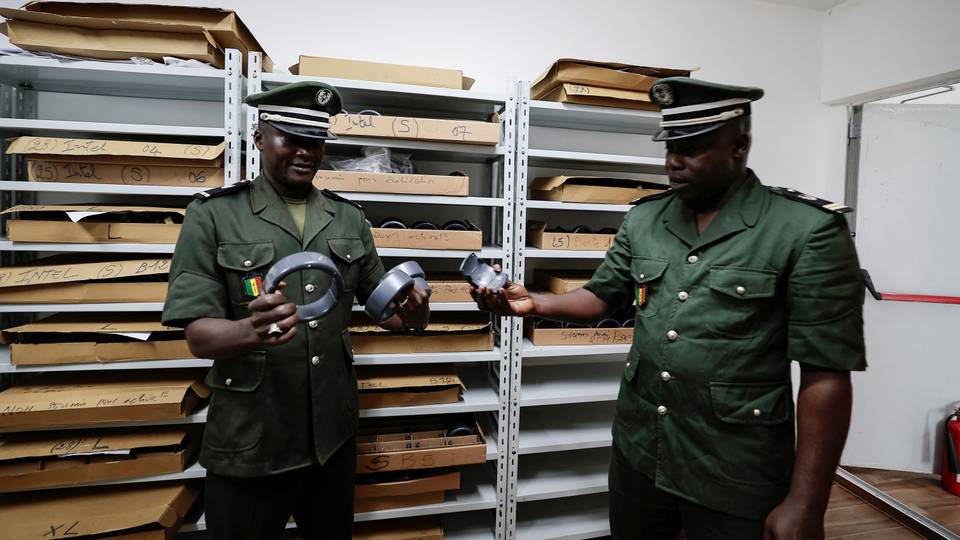 Le Sénégal équipe les détenus de bracelets électroniques pour réduire la surpopulation carcérale