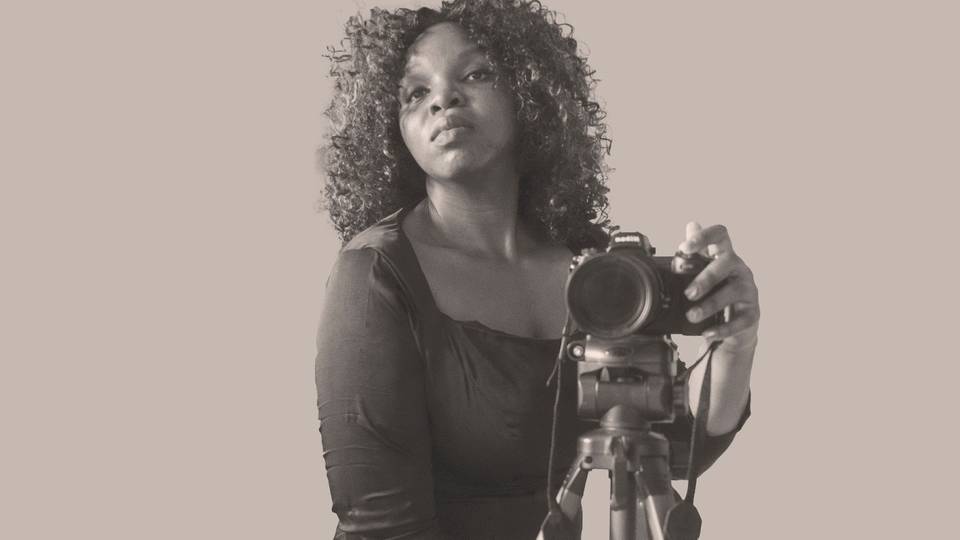 Etinosa Yvonne: The Nigerian photographer chronicling unspoken pains