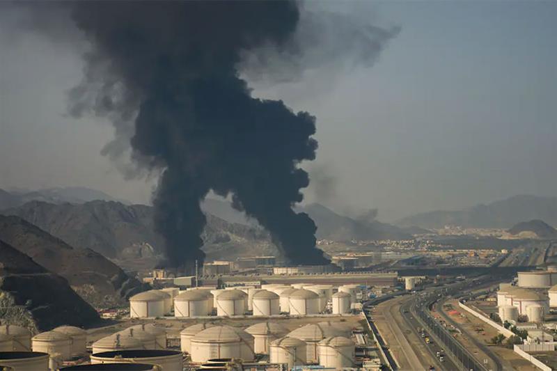 Émirats arabes unis : un incendie déclenché par une attaque de drone à Fujairah