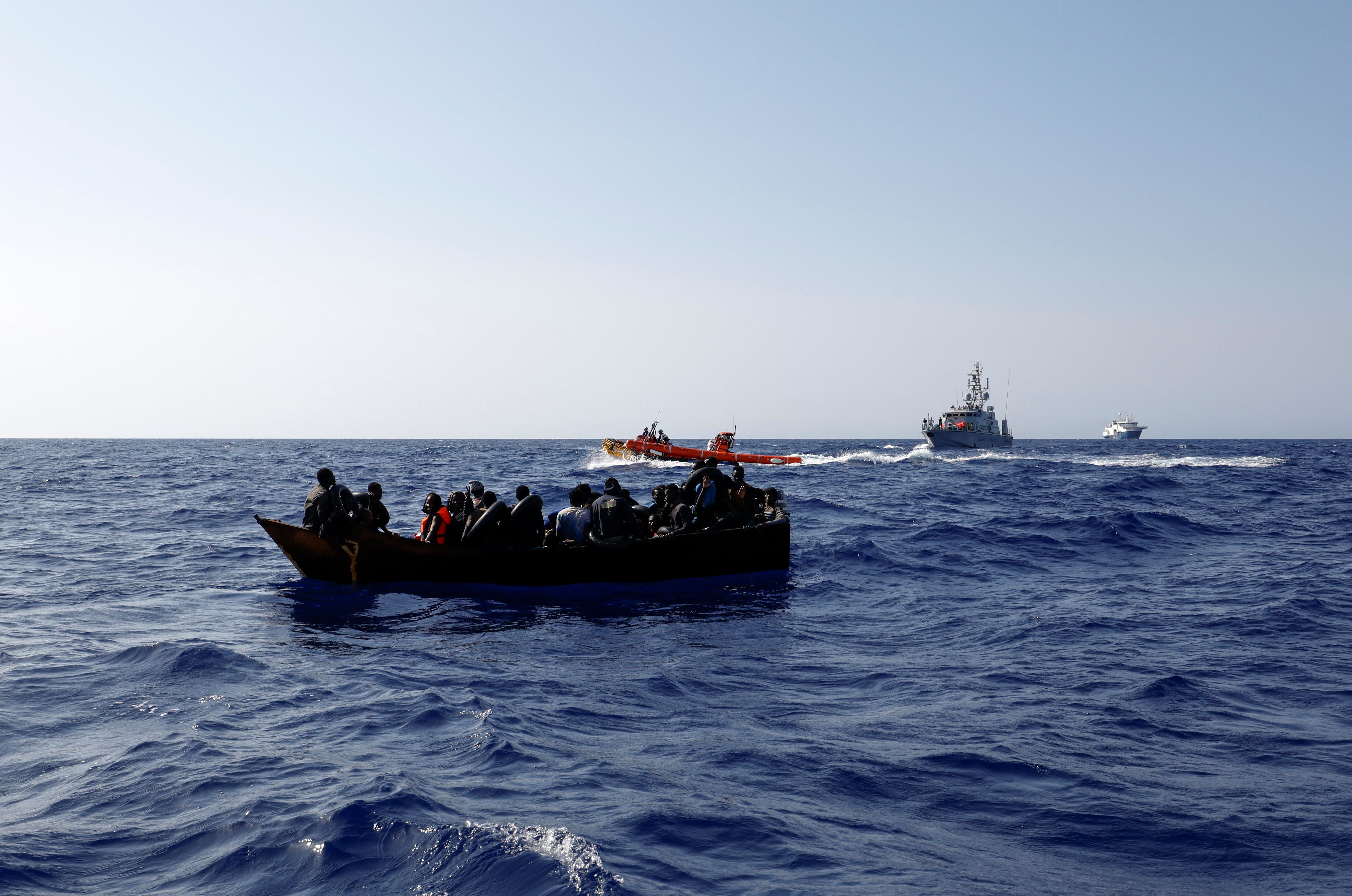 Tunisia recovers bodies of migrants after boat headed for Italy sank