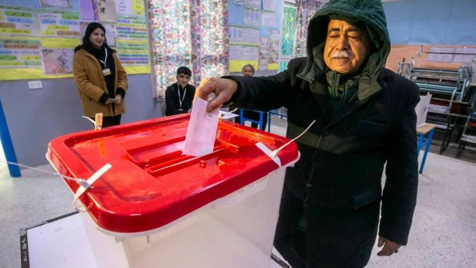 Tunisians vote in second round of local elections