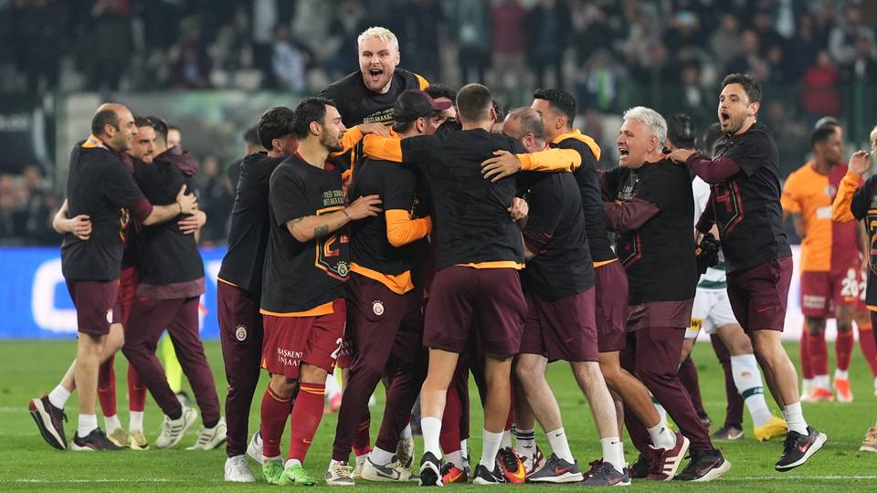 Galatasaray win Turkish Super Lig title