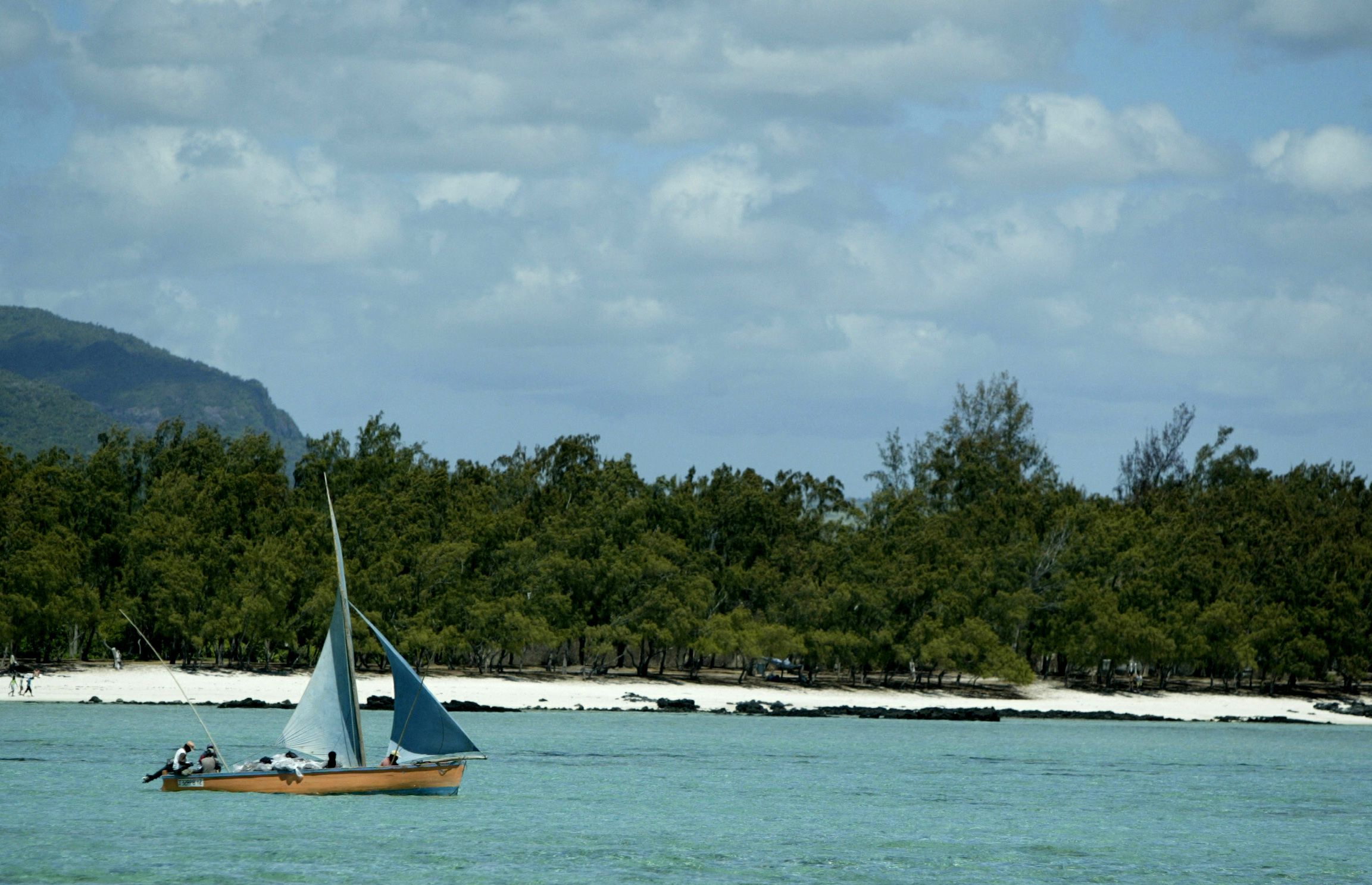 Mauritius restricts entry of travelers from Ebola-hit countries
