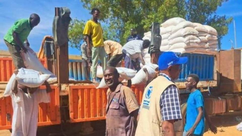 Yaƙin Sudan: Motoci ɗauke da kayayyakin agaji sun isa Khartoum a karon farko bayan watanni 20