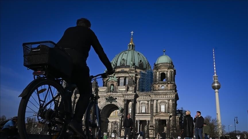 German Business Confidence Hits Four-Year Low