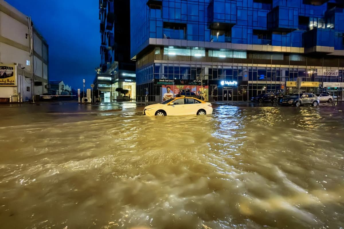 Fortes pluies et inondations perturbent Dubaï