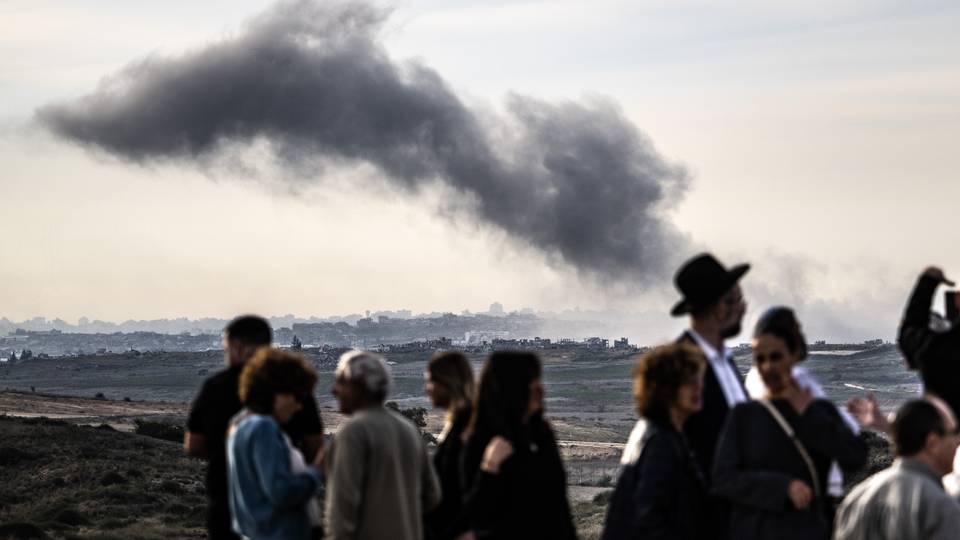 Live Updates: Israel bombards Gaza as mediators make final push for truce deal