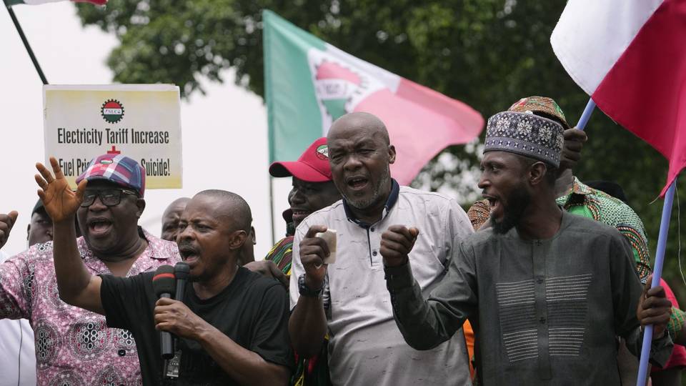 Nigerian labour unions vow to reject $40 minimum wage offer