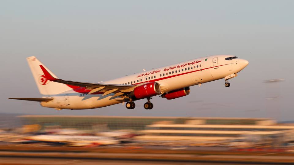 Stowaway survives Algeria-Paris flight in plane's landing gear