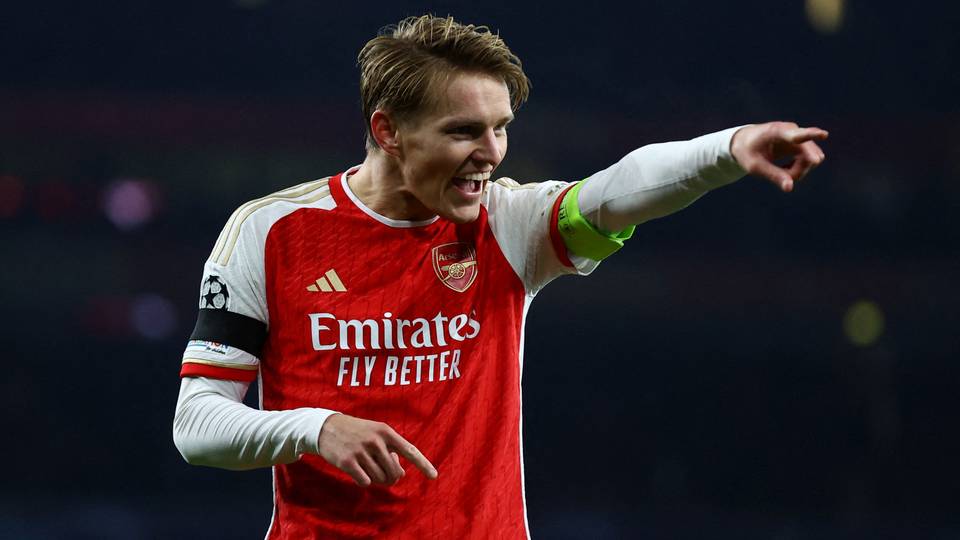 Arsenal beat Wolves to go four points clear at top