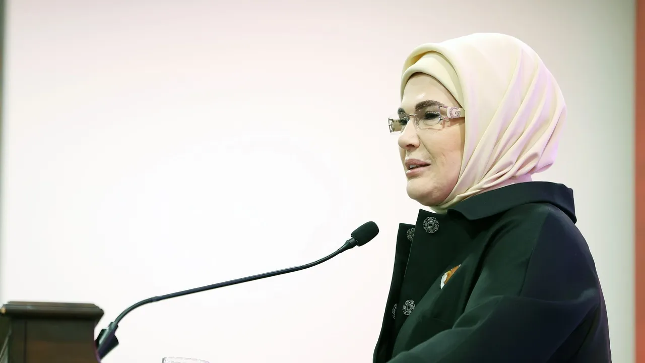 Emine Erdogan commémore le 10e anniversaire de l'échec de la tentative de coup d'État du 15 juillet