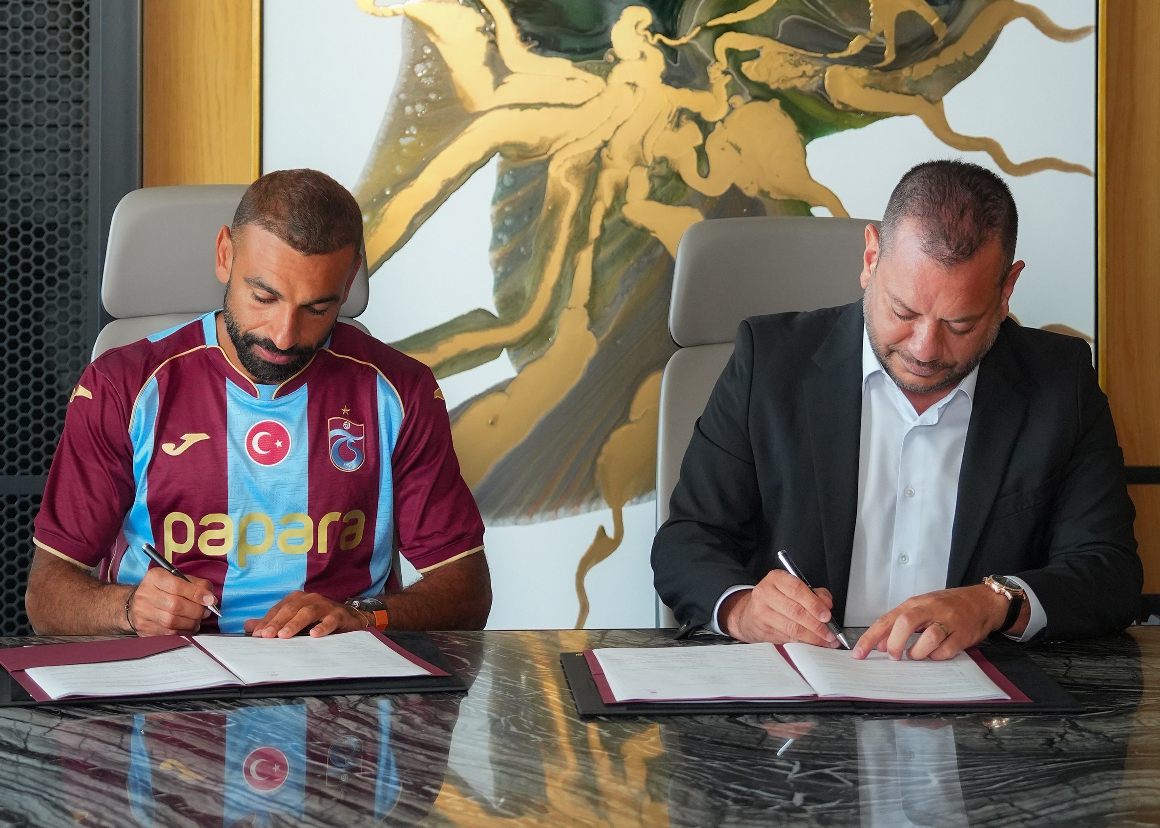 Mohamed Salah ya sanya hannu kan kwantiragin shekaru biyu da Trabzonspor ta Turkiyya