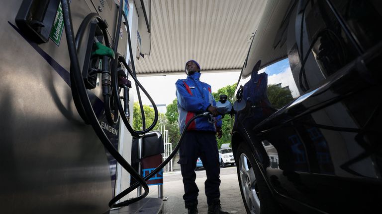 L’Afrique du Sud allège provisoirement la fiscalité sur les carburants