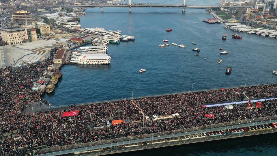 Thousands march in Istanbul, chanting 'killer Israel, get out of Palestine'