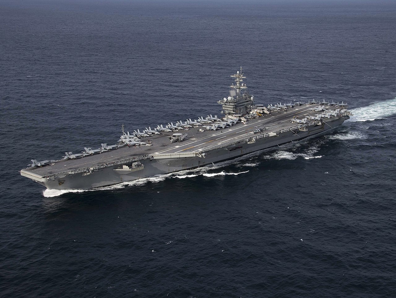 Attaque présumée contre le porte-avions américain USS Abraham Lincoln