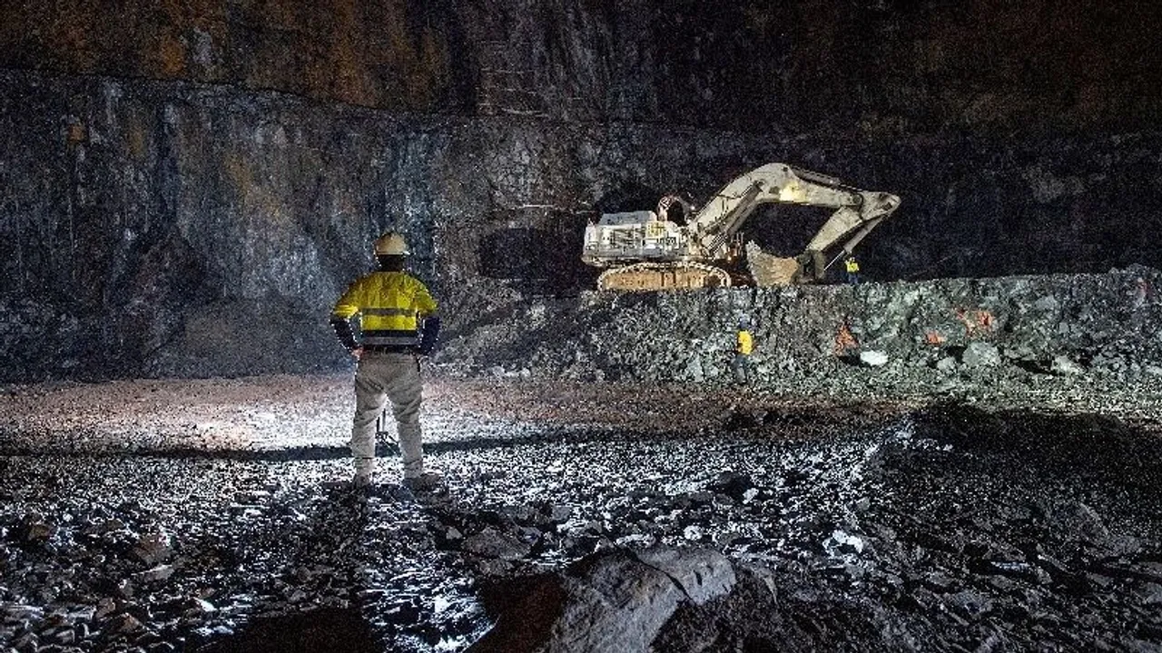 Multiple unions threaten strikes at Barrick Gold sites in Mali