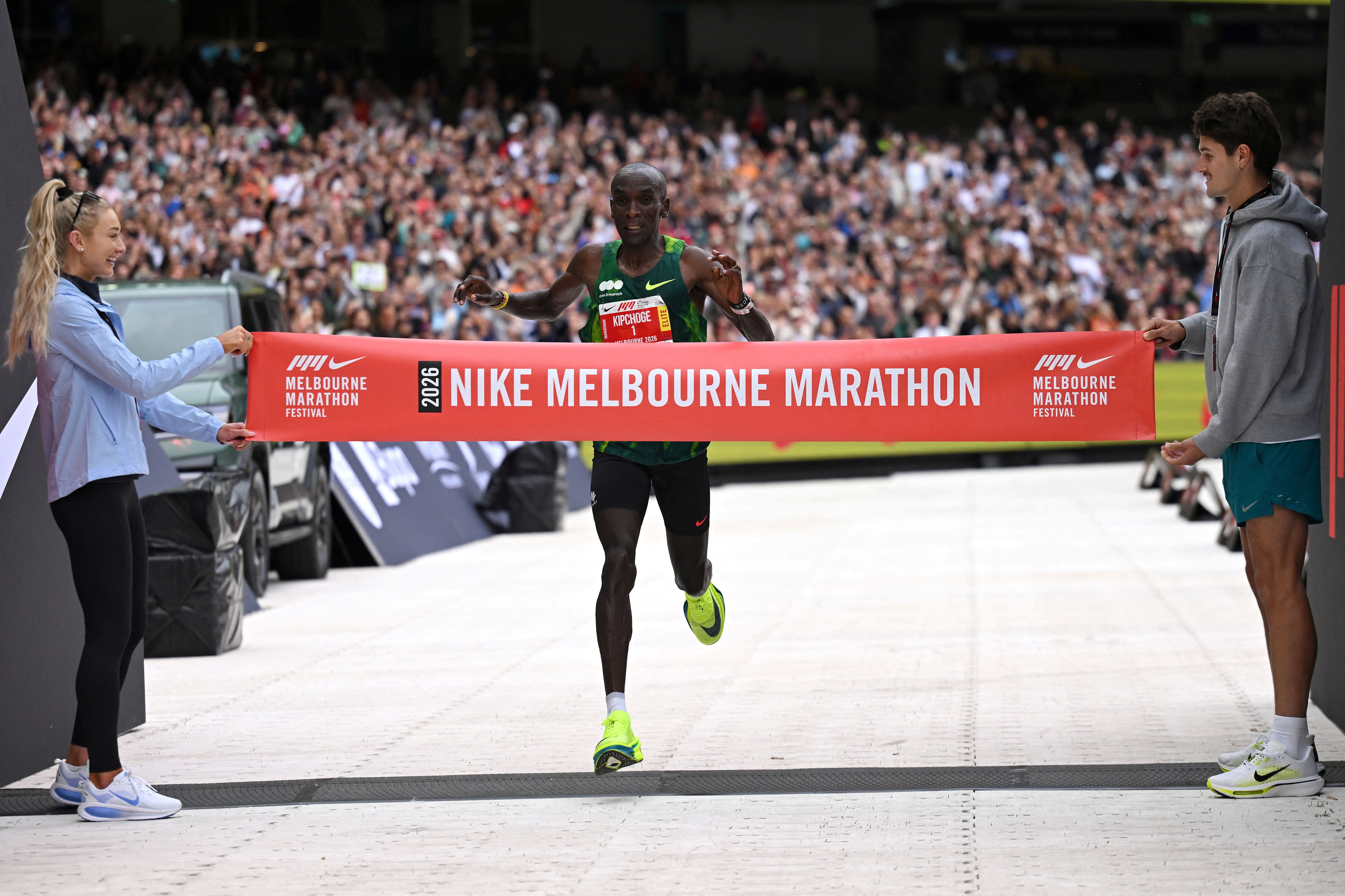 Eliud Kipchoge: Gwiji aliyevunja vivkwazo vya kibinadamu vya kukimbia