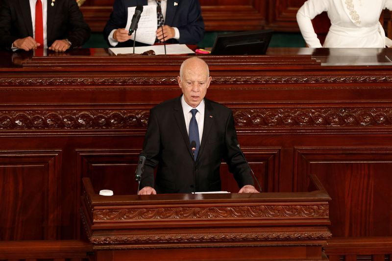 Tunisie: Kaïs Saïed limoge la ministre de l'Énergie avant le vote sur les projets d'énergie propre