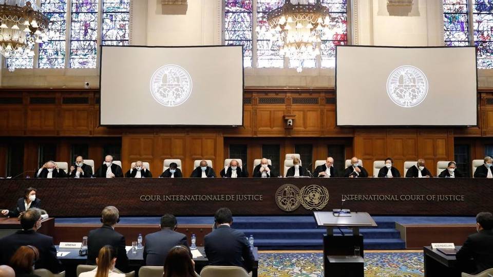 En quoi la CIJ est-elle différente de la CPI ?
