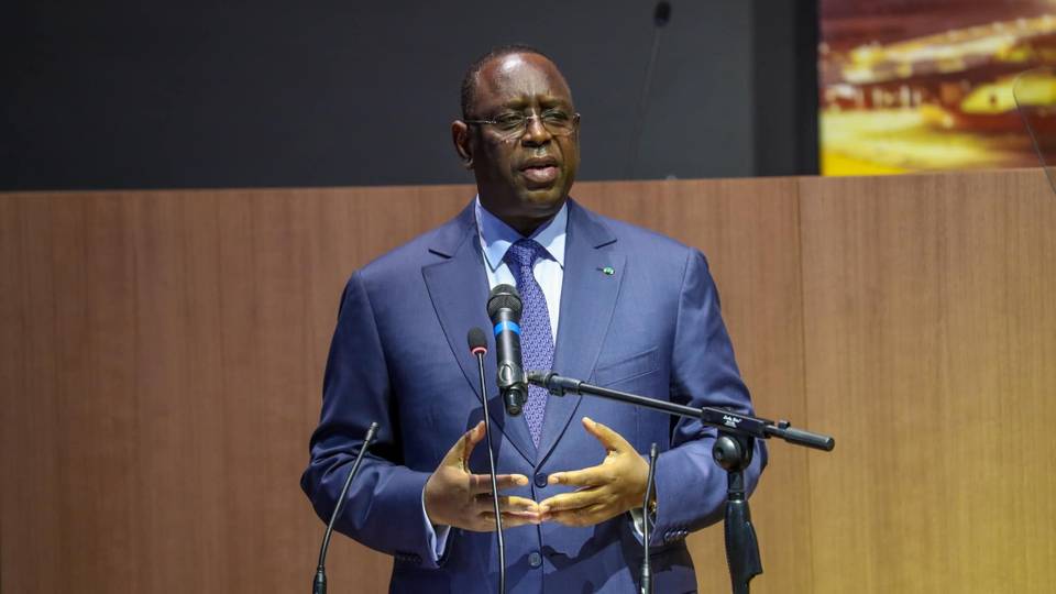 Le président sénégalais Macky Sall défend le report des élections