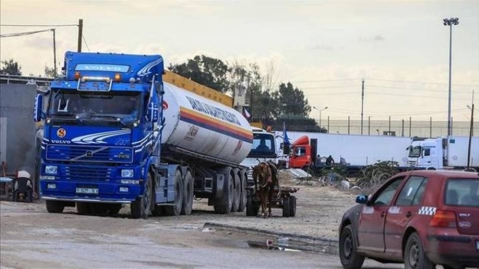 Le carburant commence à entrer à Gaza, 26 morts dans une frappe israélienne