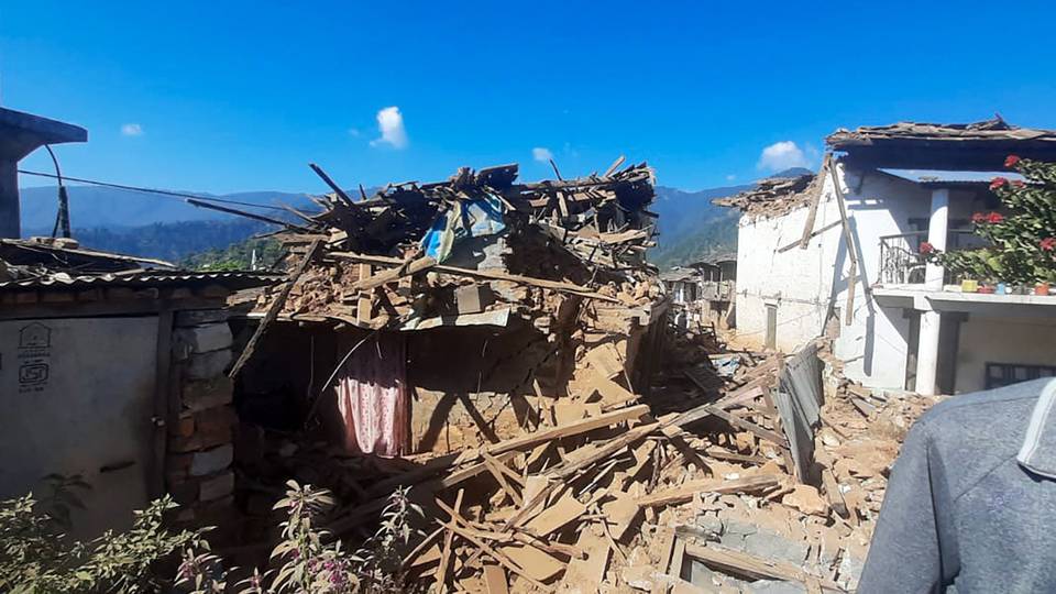 Au moins 132 morts dans un séisme au Népal