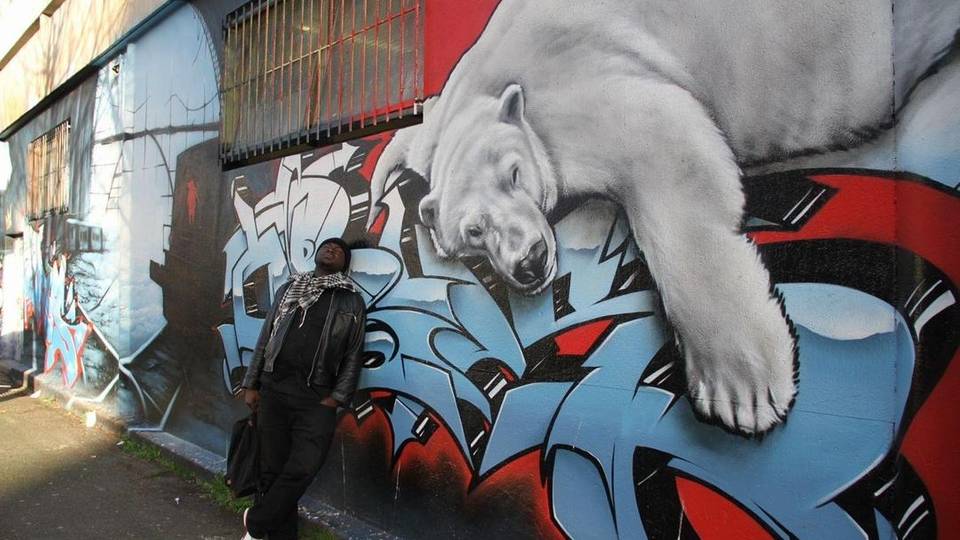 Divassa : l'artiste gabonais qui redonne des couleurs aux rues Libreville