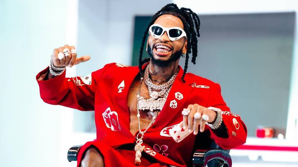 Singer Diamond Platnumz outshines Nigerian stars at MTV Awards