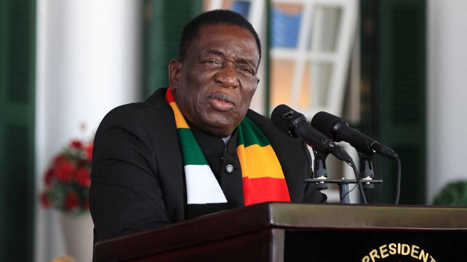 Zimbabwe president pardons female, juvenile convicts
